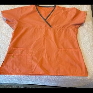 WonderWink scrub top